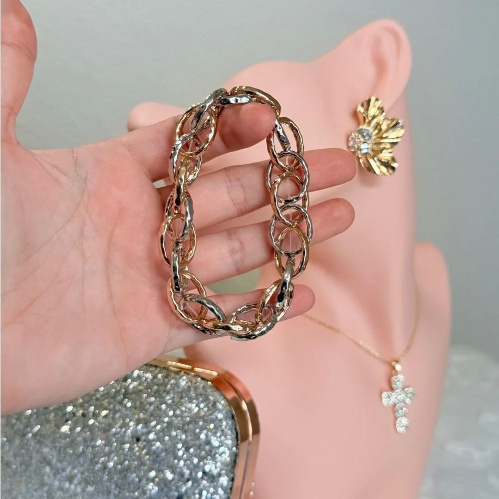 ⚜️ Elegant Gold and Silver Chain Bracelet